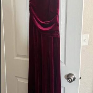 Elegant Burgundy Velvet Evening Gown
